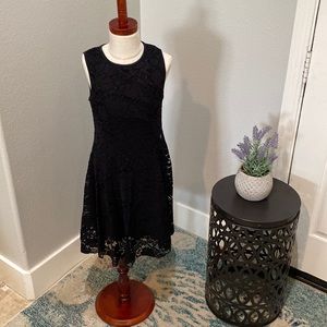 Cute little dress lined nicely, not itchy very comfortable